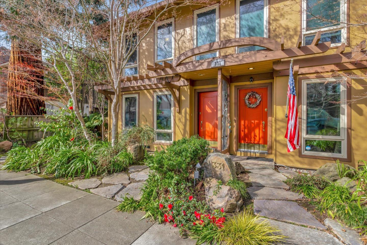 Detail Gallery Image 2 of 29 For 331 Poe St, Palo Alto,  CA 94301 - – Beds | – Baths