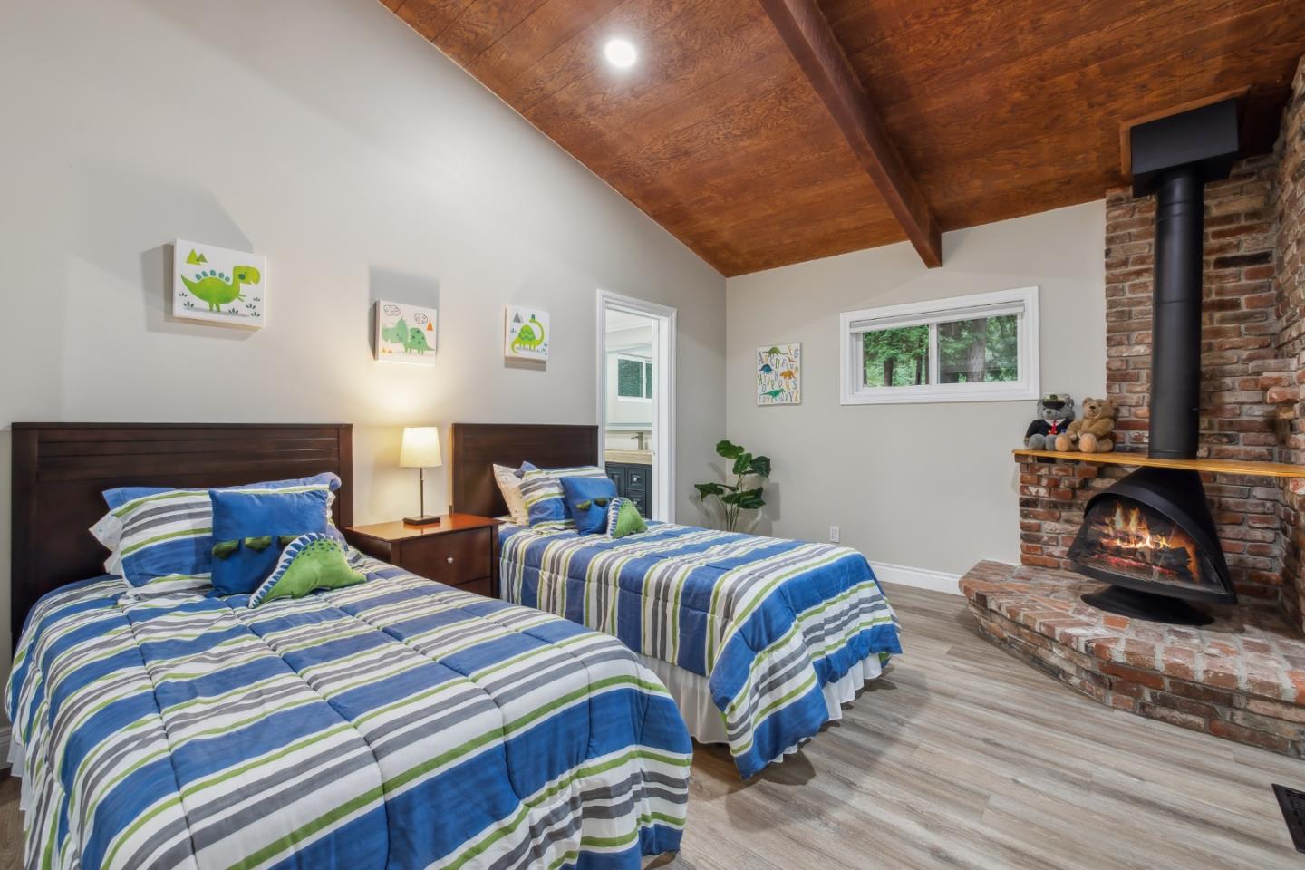 Detail Gallery Image 38 of 52 For 230 Burrell Ct, Los Gatos,  CA 95033 - 3 Beds | 3 Baths
