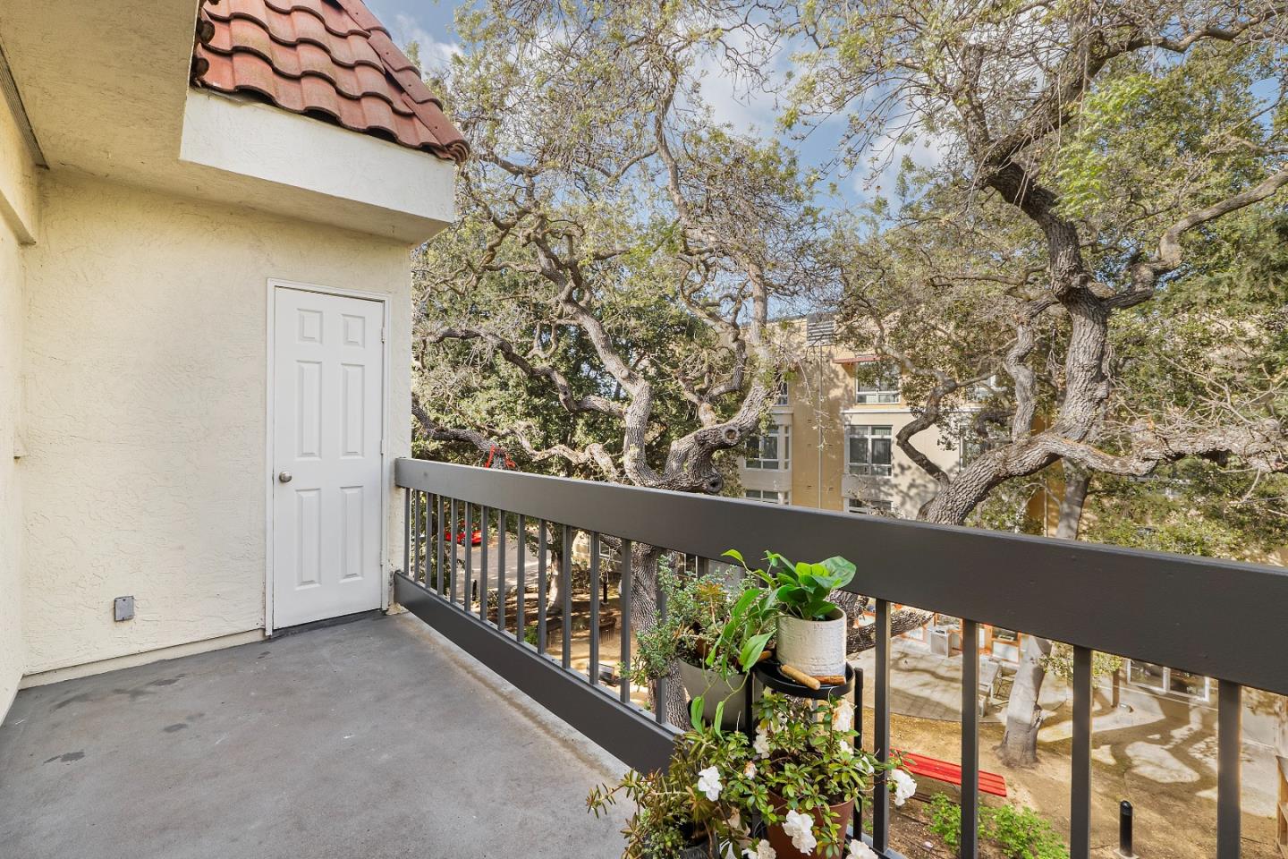 Detail Gallery Image 24 of 37 For 496 W Charleston Rd #302,  Palo Alto,  CA 94306 - 3 Beds | 2 Baths