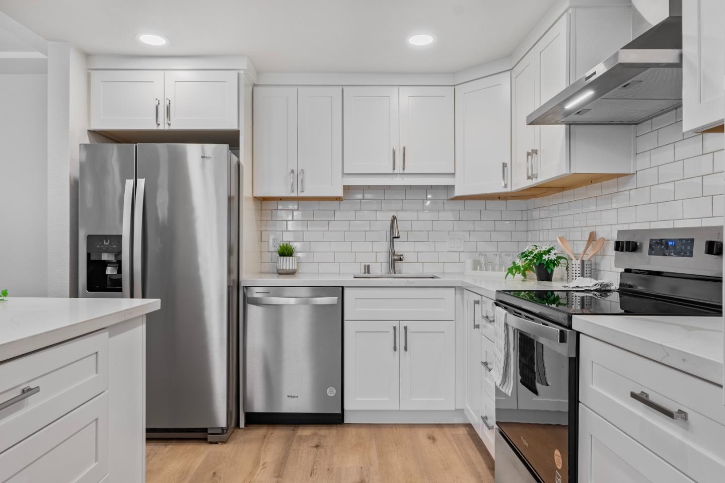Detail Gallery Image 6 of 37 For 496 W Charleston Rd #302,  Palo Alto,  CA 94306 - 3 Beds | 2 Baths