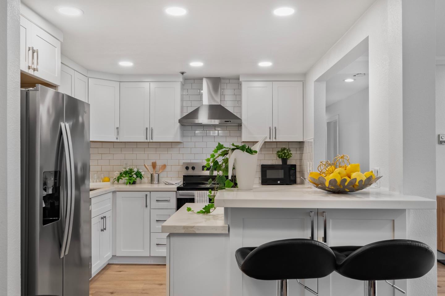Detail Gallery Image 7 of 37 For 496 W Charleston Rd #302,  Palo Alto,  CA 94306 - 3 Beds | 2 Baths