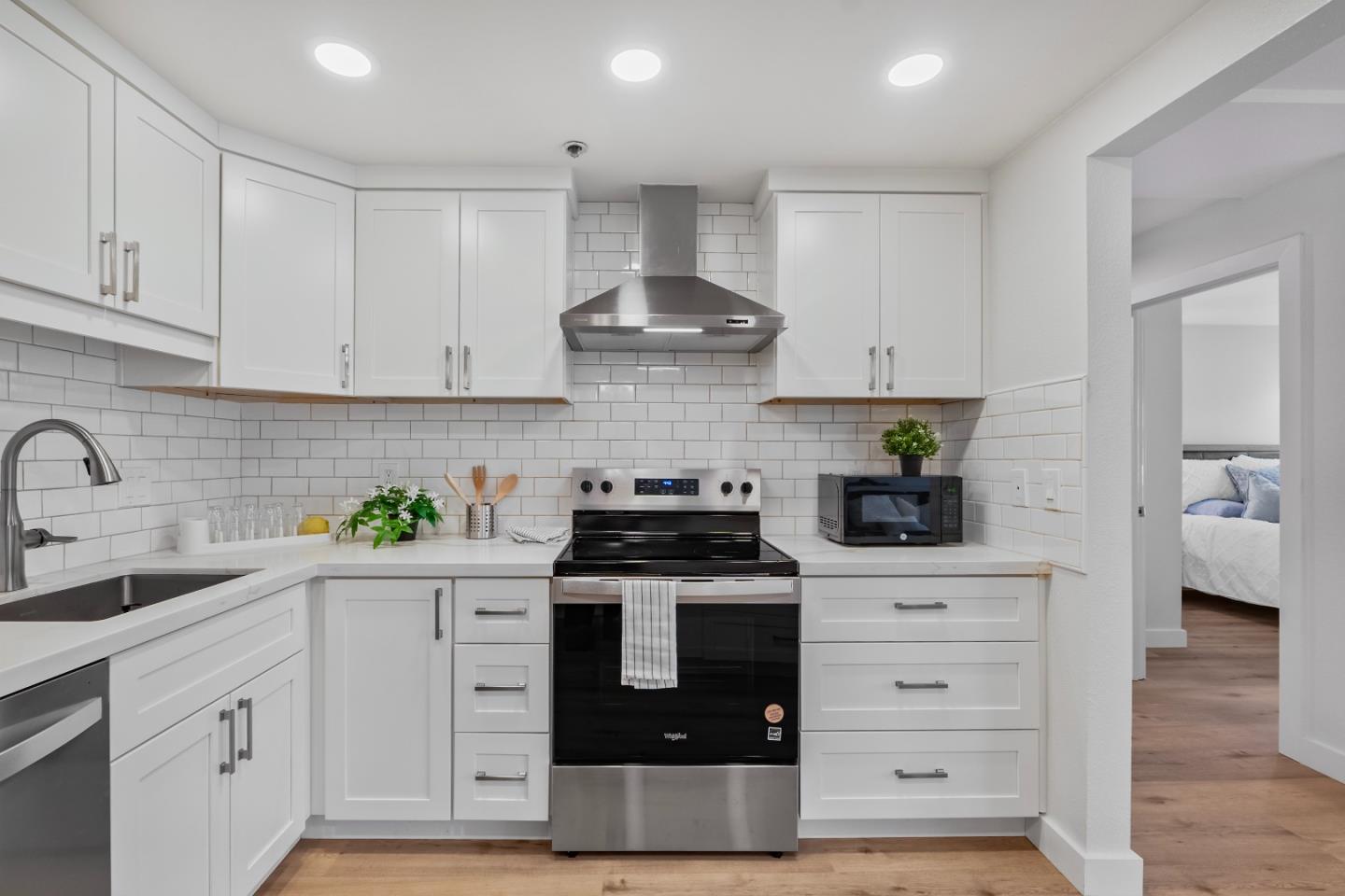Detail Gallery Image 8 of 37 For 496 W Charleston Rd #302,  Palo Alto,  CA 94306 - 3 Beds | 2 Baths
