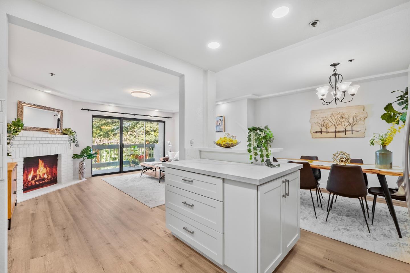 Detail Gallery Image 9 of 37 For 496 W Charleston Rd #302,  Palo Alto,  CA 94306 - 3 Beds | 2 Baths