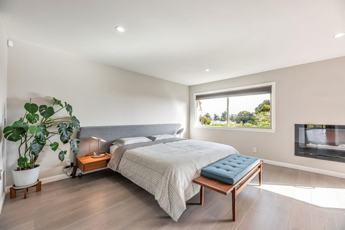 Detail Gallery Image 15 of 33 For 3043 Saint James Rd, Belmont,  CA 94002 - 3 Beds | 2/1 Baths