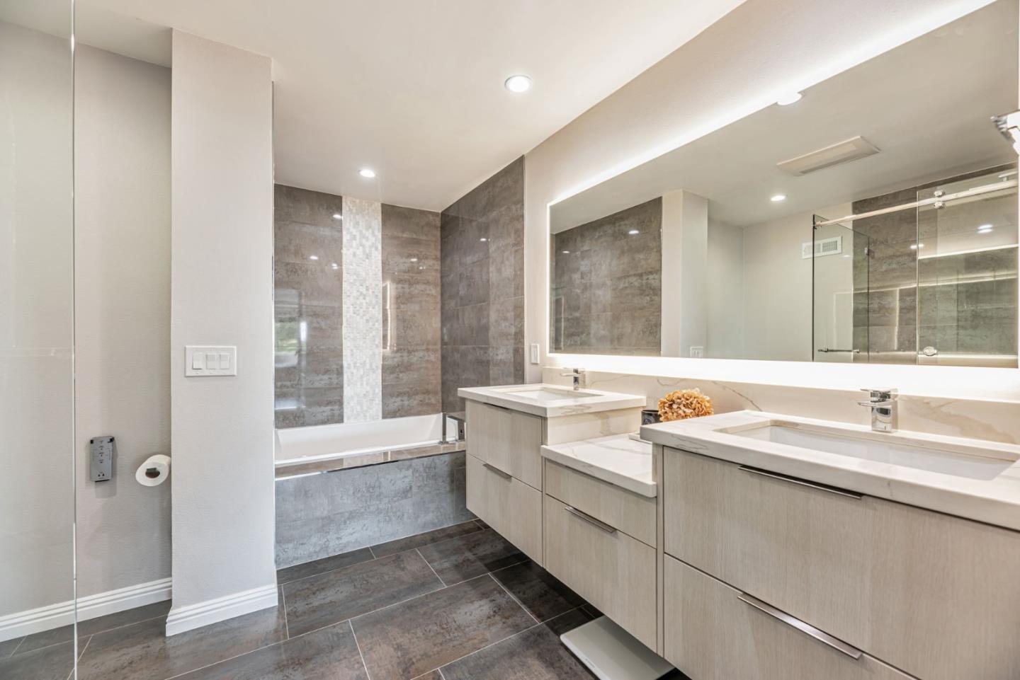 Detail Gallery Image 21 of 33 For 3043 Saint James Rd, Belmont,  CA 94002 - 3 Beds | 2/1 Baths
