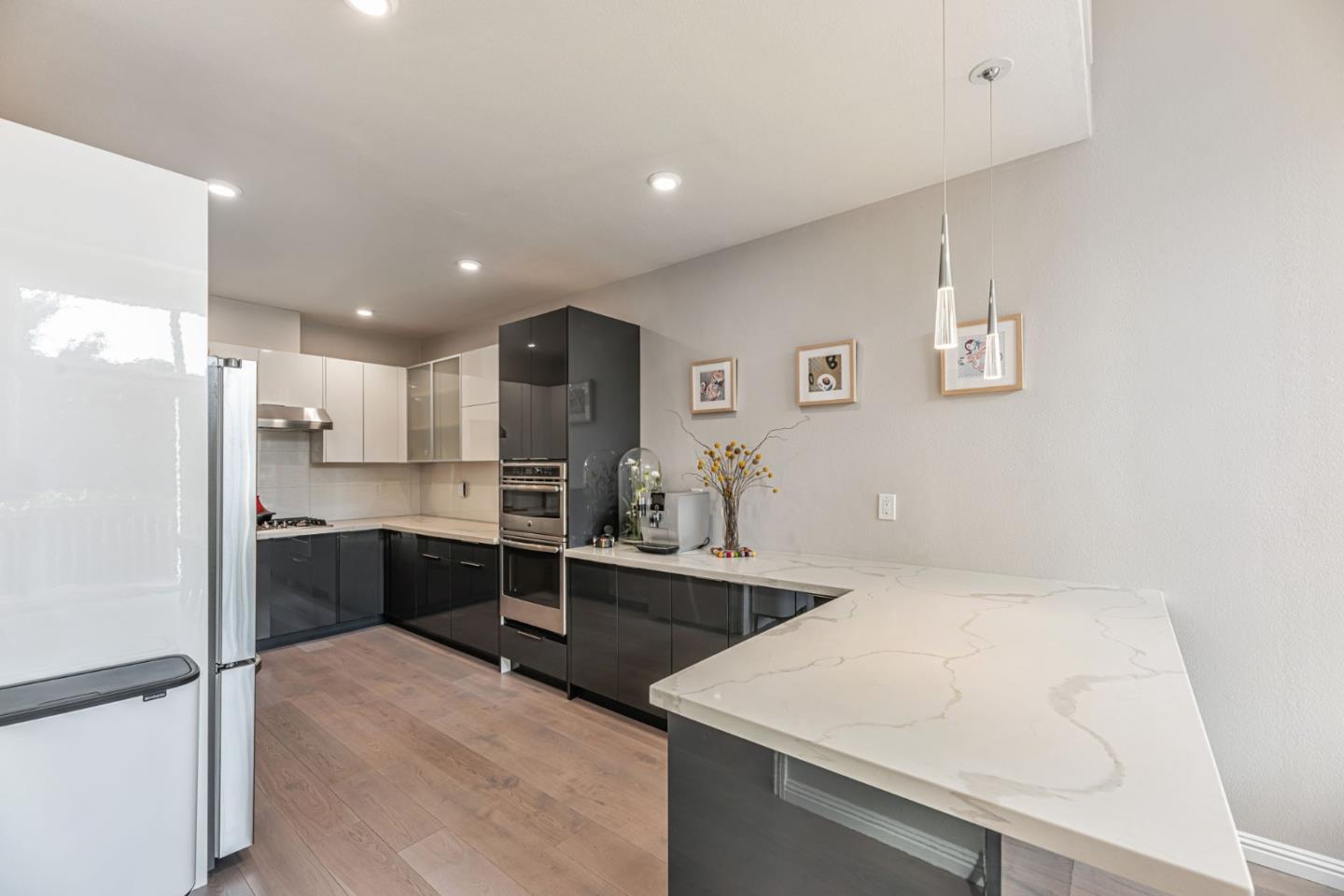 Detail Gallery Image 6 of 33 For 3043 Saint James Rd, Belmont,  CA 94002 - 3 Beds | 2/1 Baths