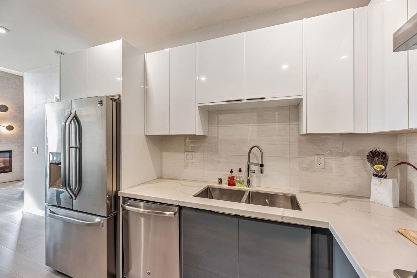 Detail Gallery Image 7 of 33 For 3043 Saint James Rd, Belmont,  CA 94002 - 3 Beds | 2/1 Baths