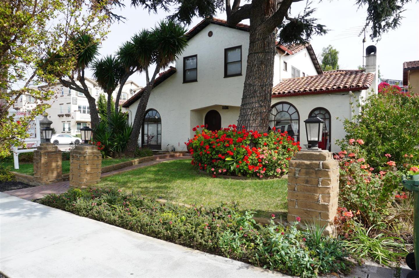 Detail Gallery Image 2 of 31 For 820 Civic Center Dr, Santa Clara,  CA 95050 - 5 Beds | 4 Baths