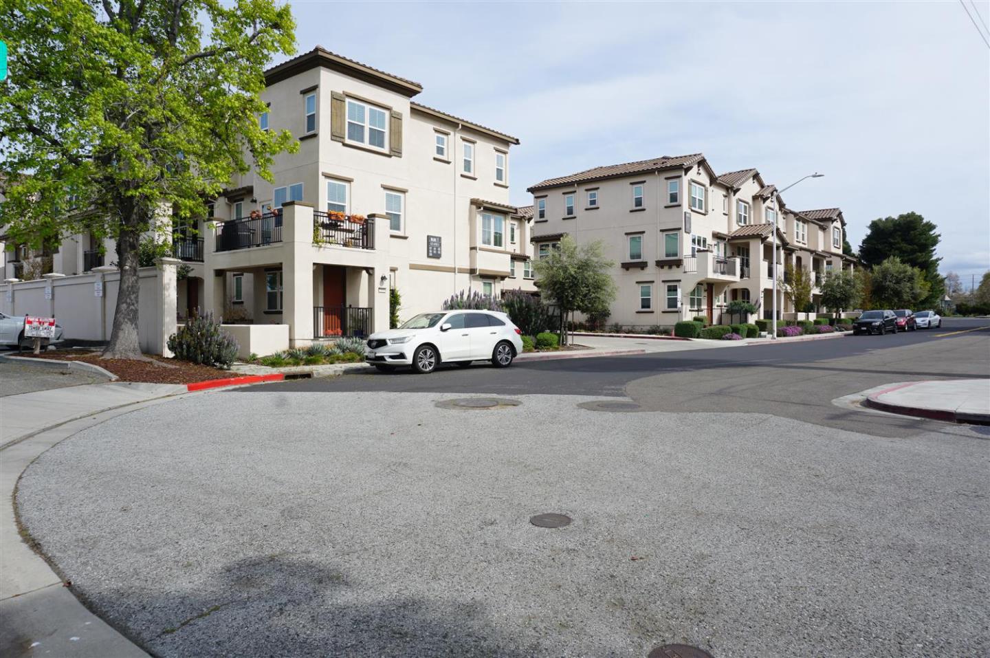 Detail Gallery Image 5 of 31 For 820 Civic Center Dr, Santa Clara,  CA 95050 - 5 Beds | 4 Baths