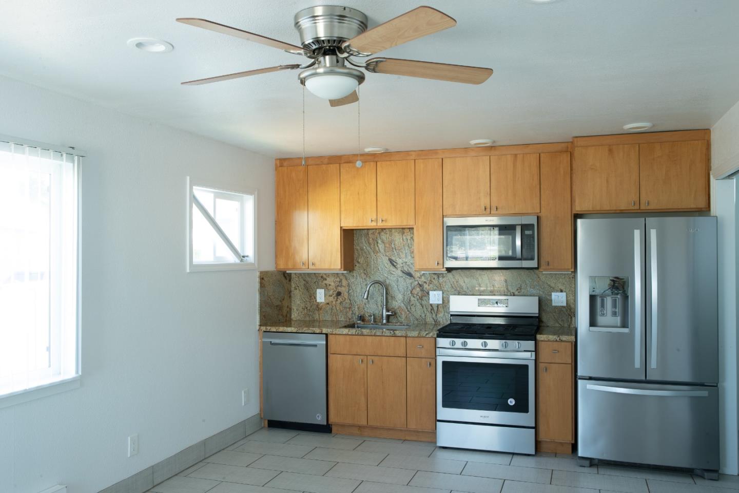 Detail Gallery Image 2 of 7 For 7981 Moss Landing Rd #G,  Moss Landing,  CA 95039 - 1 Beds | 1 Baths