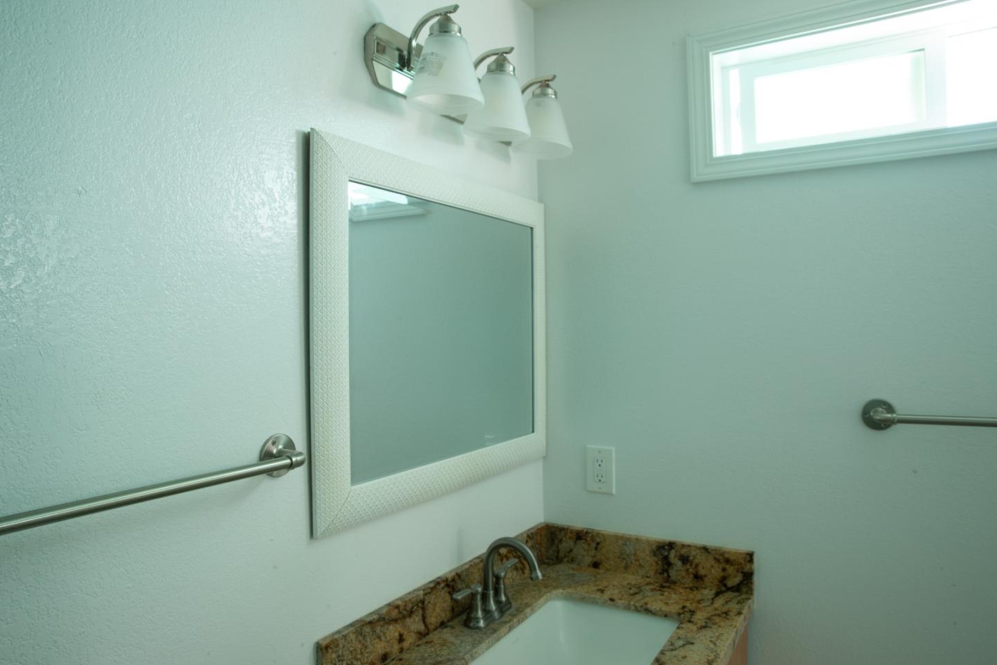 Detail Gallery Image 4 of 7 For 7981 Moss Landing Rd #G,  Moss Landing,  CA 95039 - 1 Beds | 1 Baths
