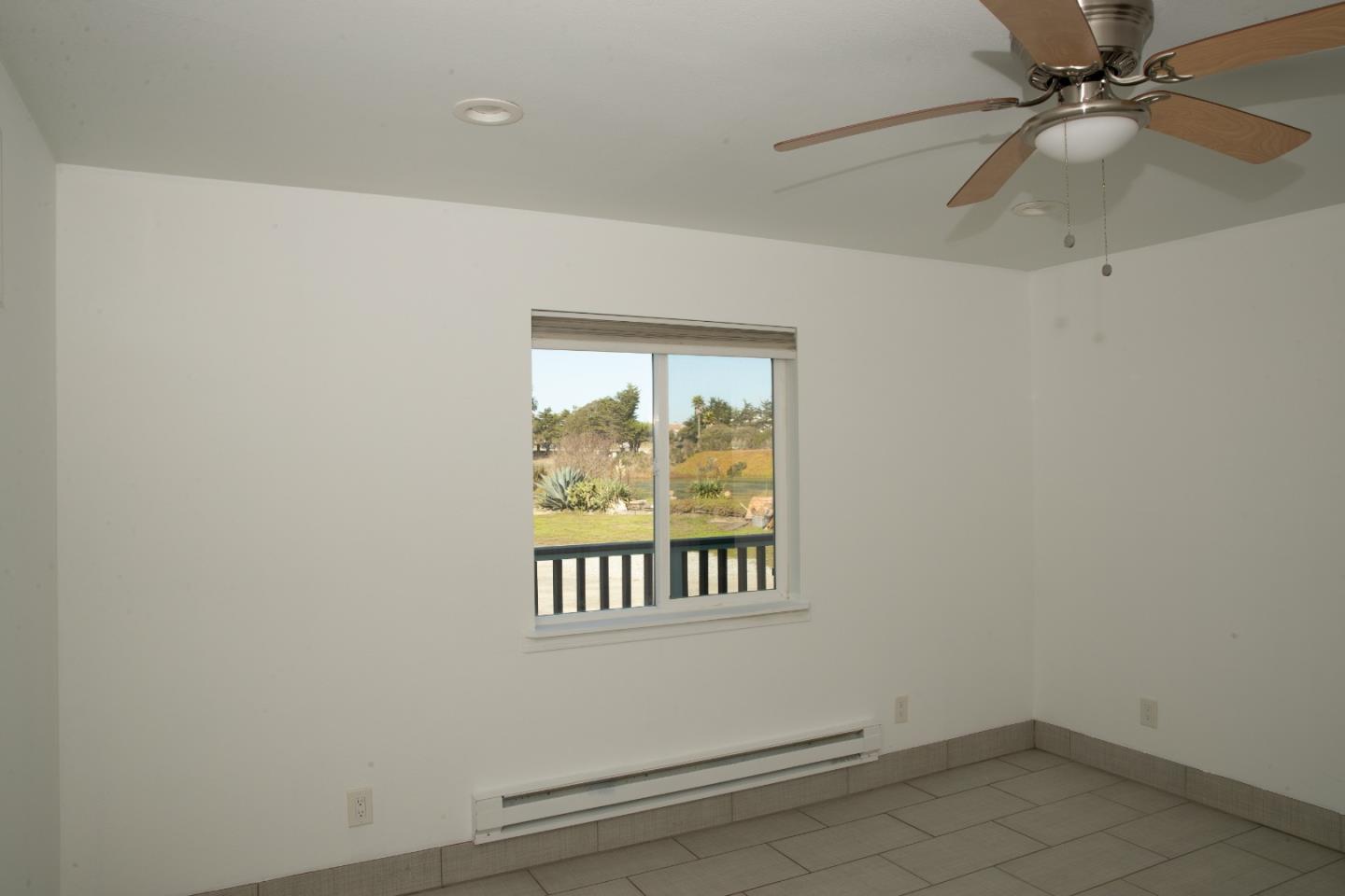 Detail Gallery Image 6 of 7 For 7981 Moss Landing Rd #G,  Moss Landing,  CA 95039 - 1 Beds | 1 Baths