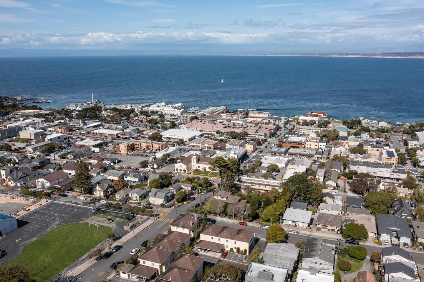Detail Gallery Image 15 of 17 For 585 Laine St #6,  Monterey,  CA 93940 - 2 Beds | 1 Baths
