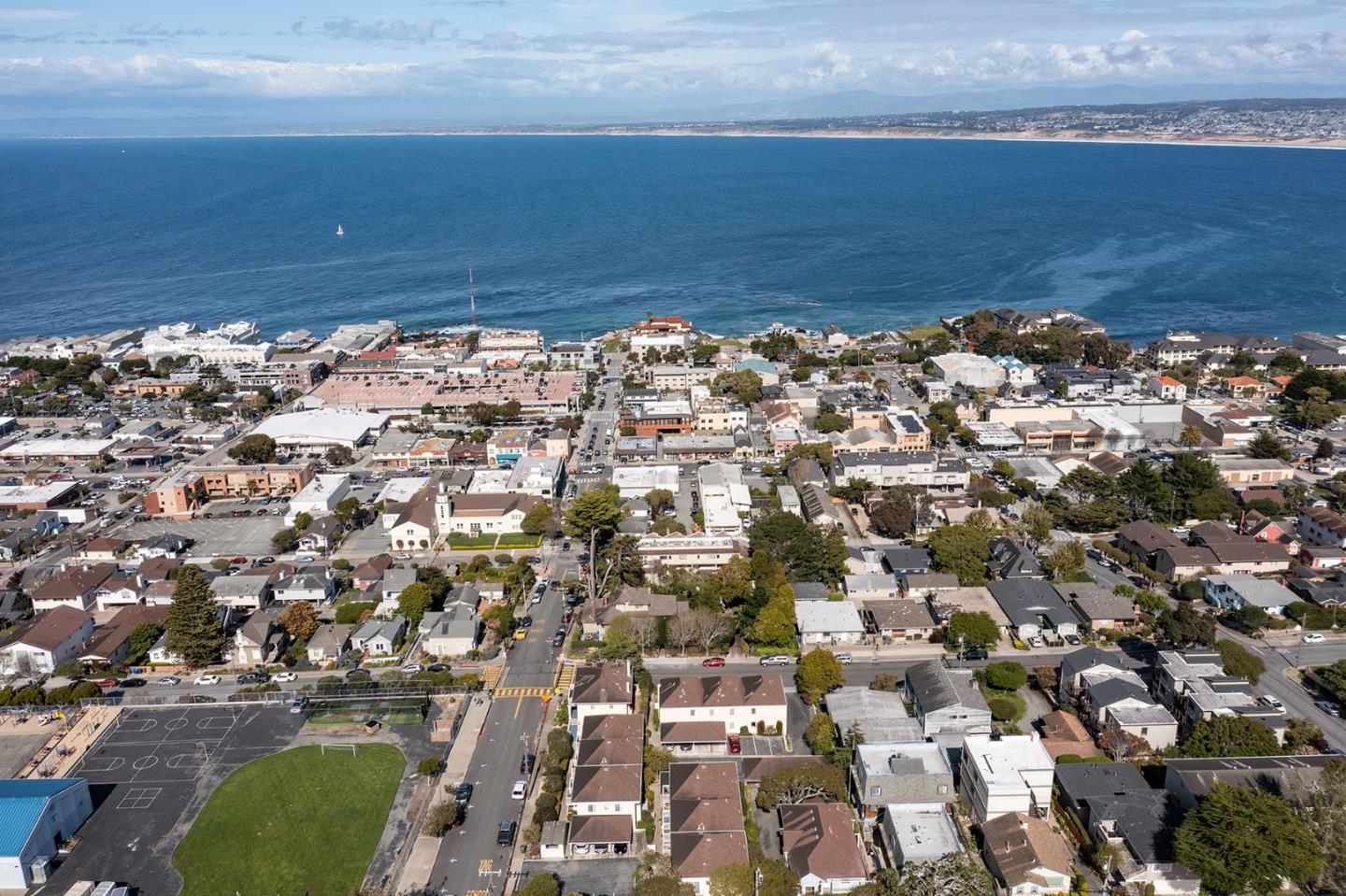 Detail Gallery Image 16 of 17 For 585 Laine St #6,  Monterey,  CA 93940 - 2 Beds | 1 Baths