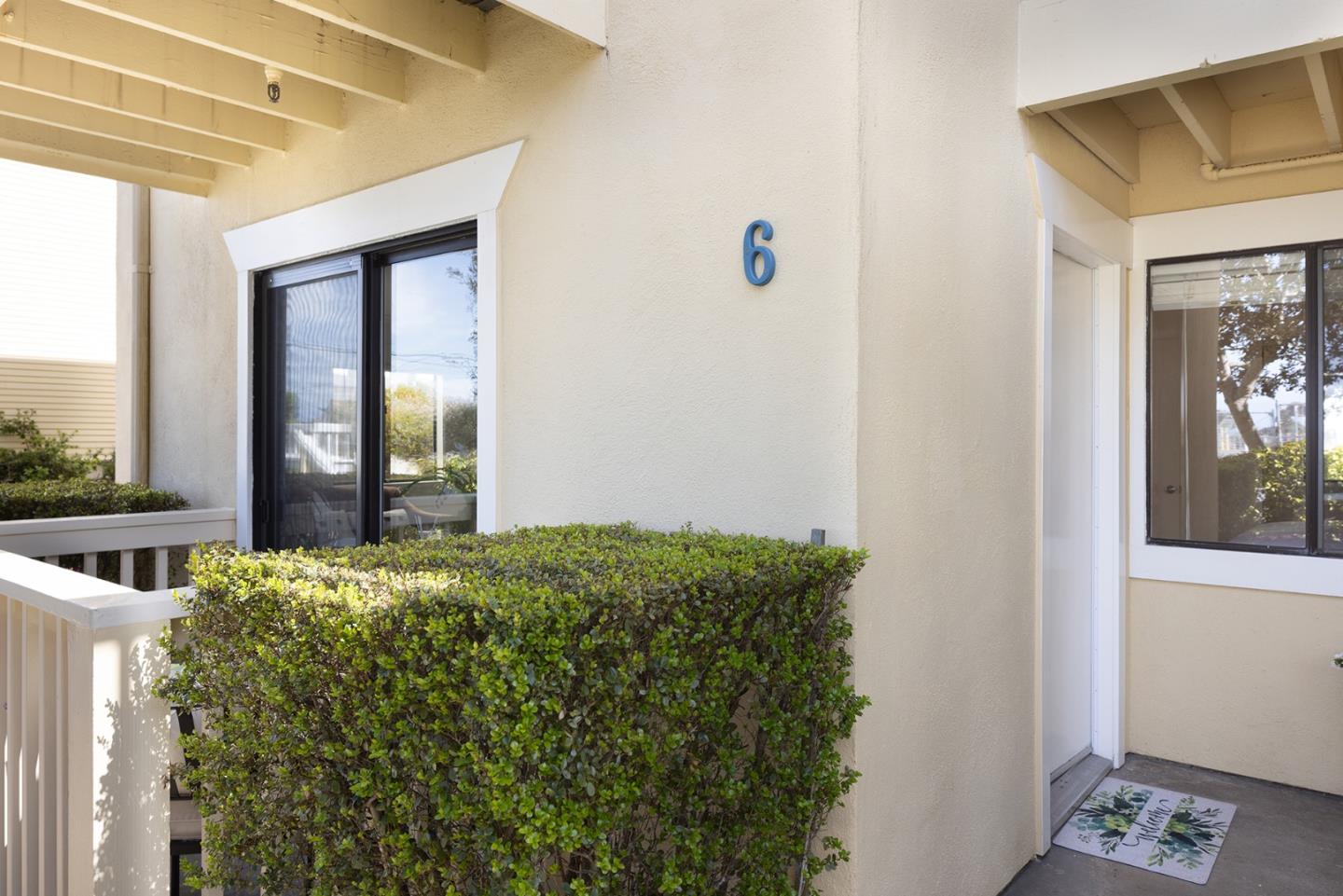 Detail Gallery Image 2 of 17 For 585 Laine St #6,  Monterey,  CA 93940 - 2 Beds | 1 Baths