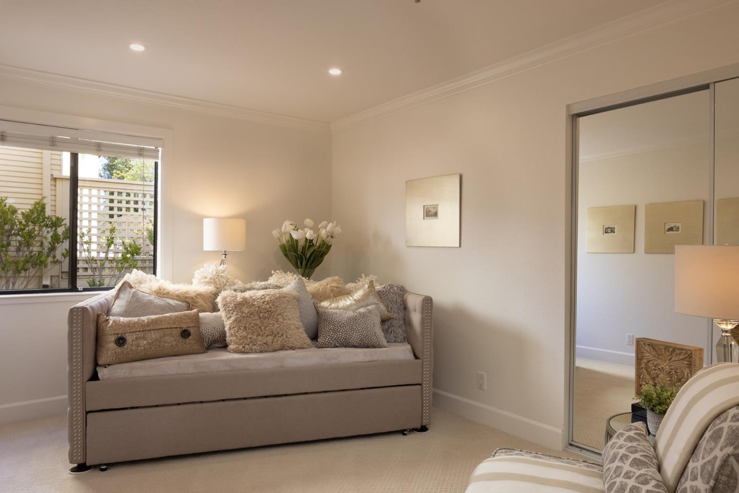 Detail Gallery Image 7 of 17 For 585 Laine St #6,  Monterey,  CA 93940 - 2 Beds | 1 Baths