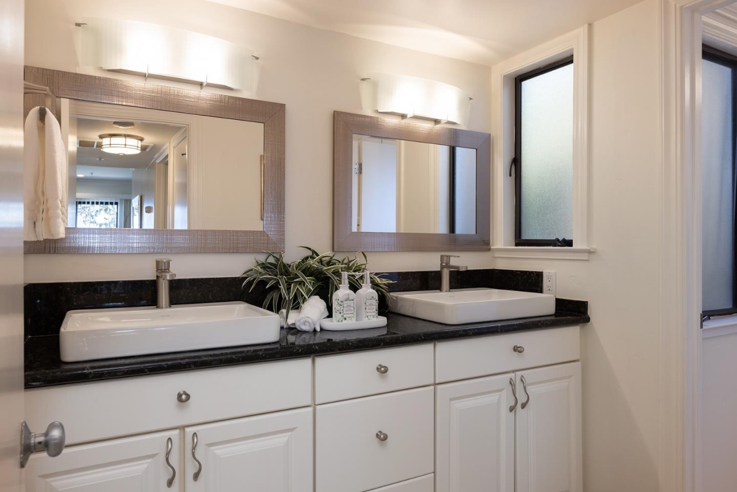 Detail Gallery Image 8 of 17 For 585 Laine St #6,  Monterey,  CA 93940 - 2 Beds | 1 Baths