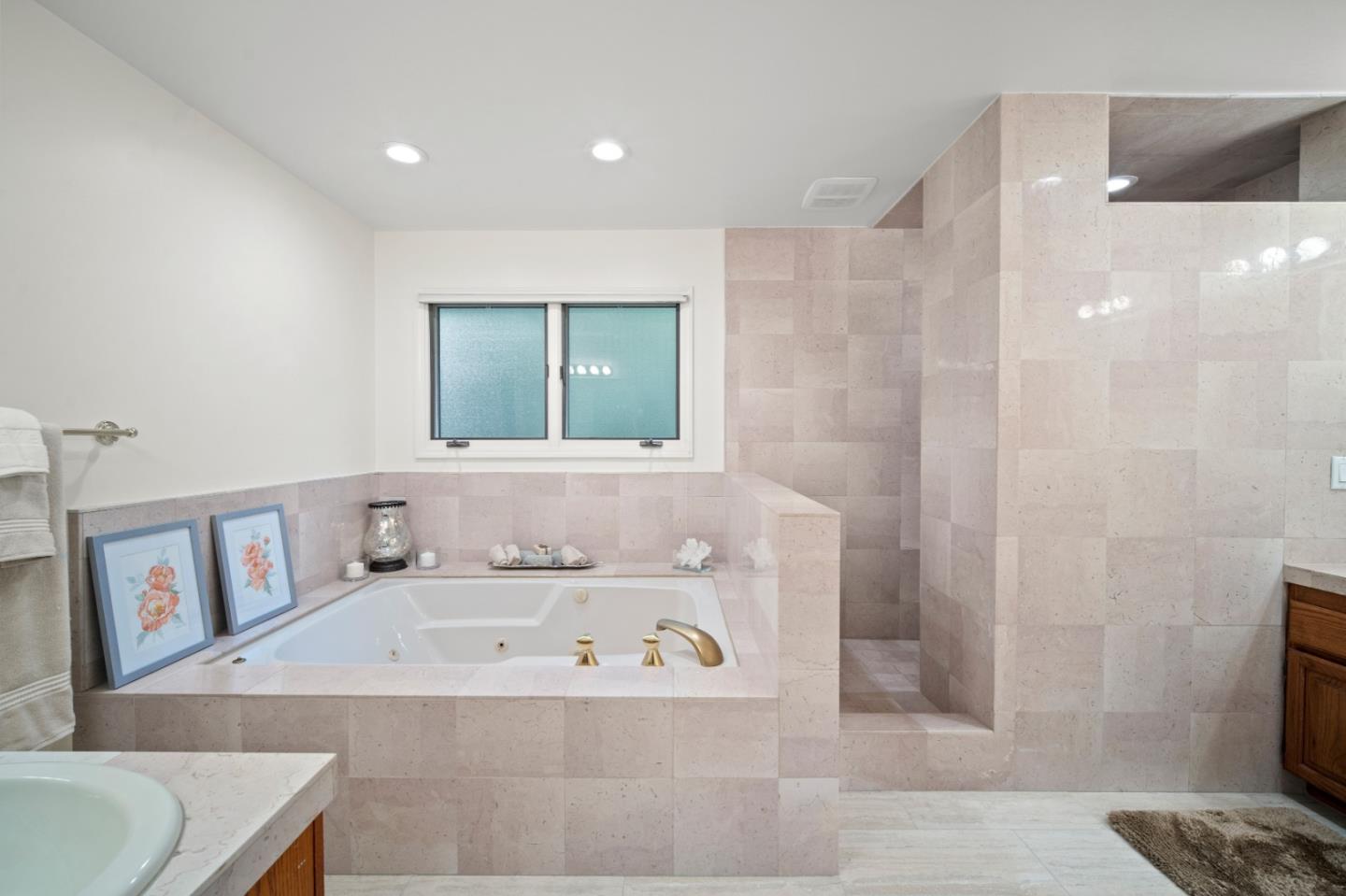 Detail Gallery Image 23 of 43 For 4055 Sunset Ln, Pebble Beach,  CA 93953 - 4 Beds | 2/1 Baths