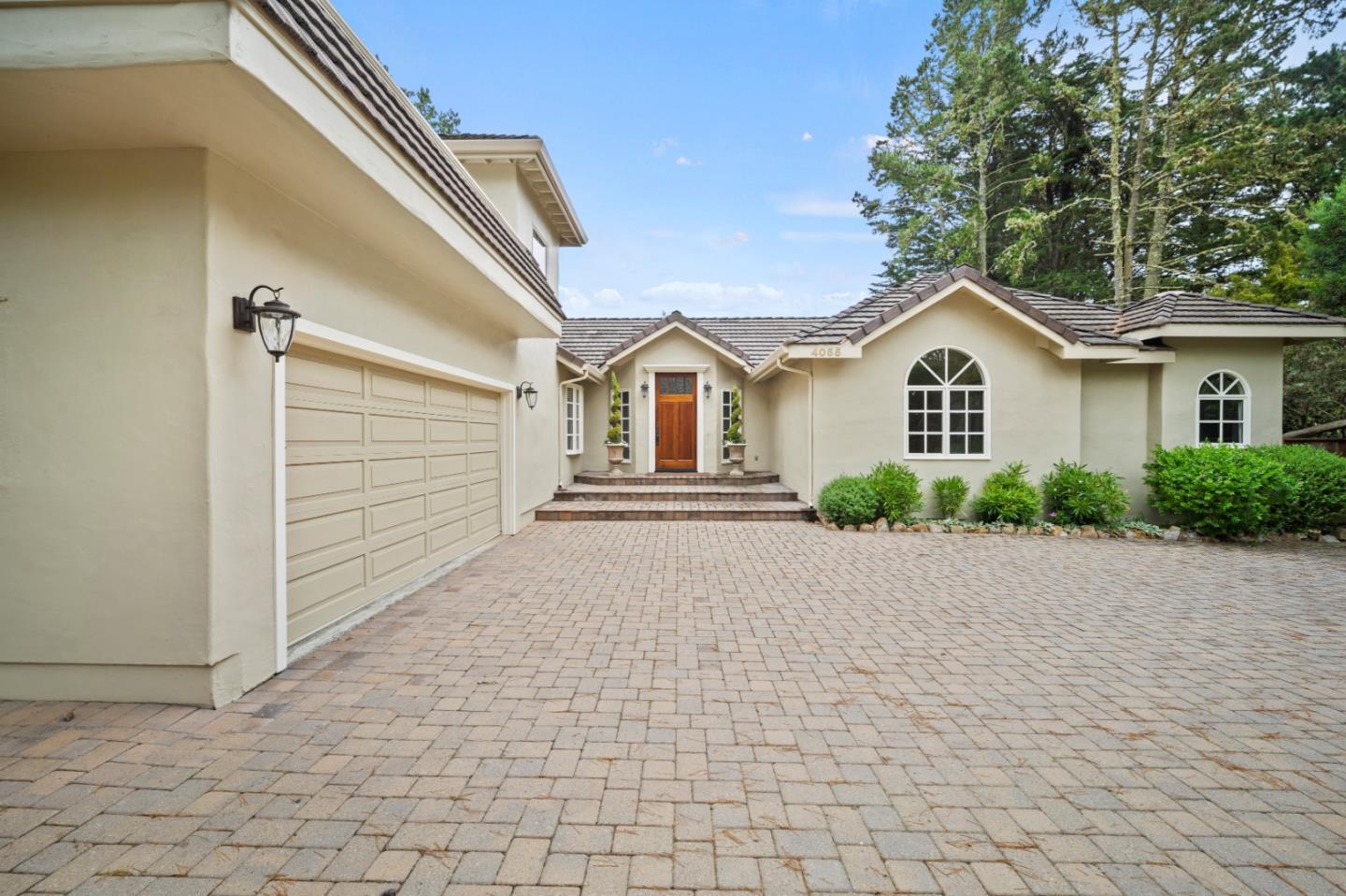 Detail Gallery Image 3 of 43 For 4055 Sunset Ln, Pebble Beach,  CA 93953 - 4 Beds | 2/1 Baths