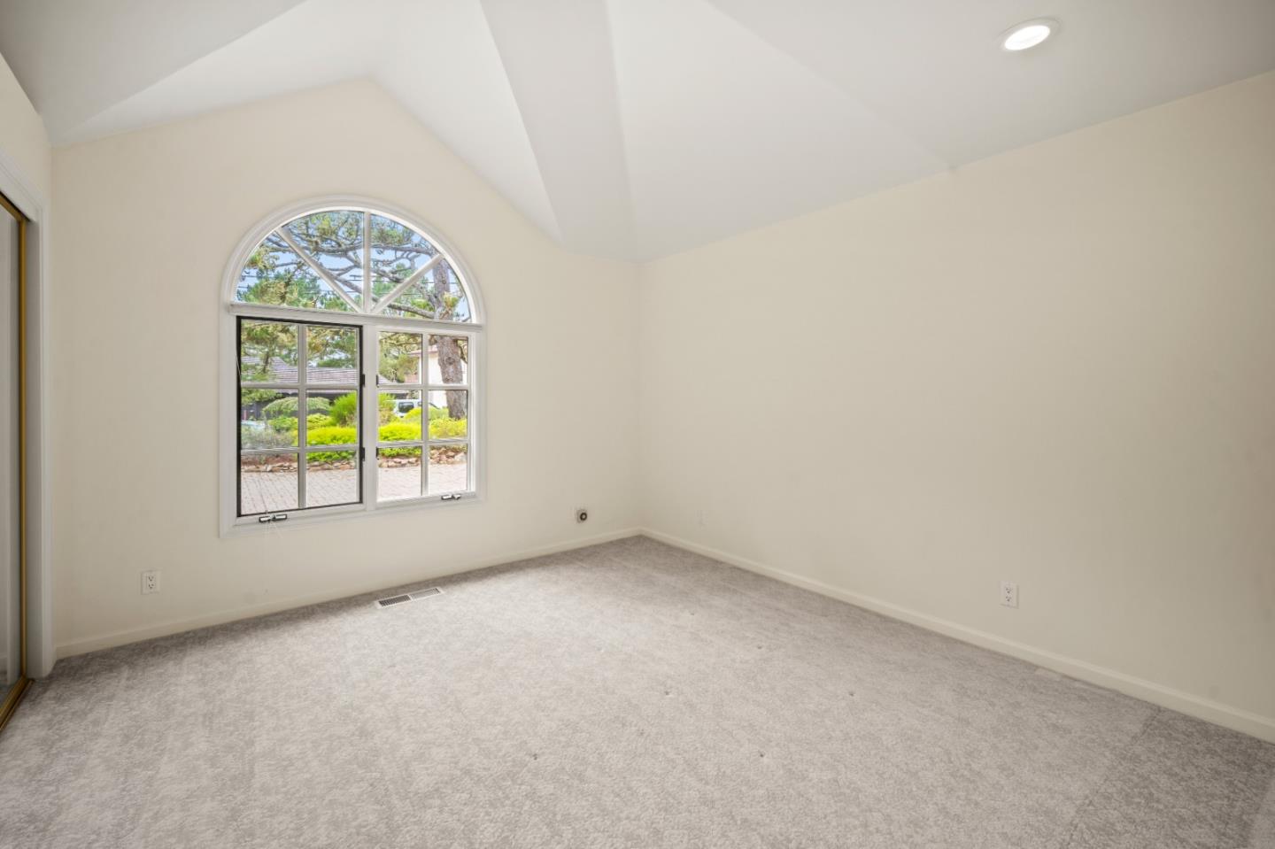 Detail Gallery Image 35 of 43 For 4055 Sunset Ln, Pebble Beach,  CA 93953 - 4 Beds | 2/1 Baths