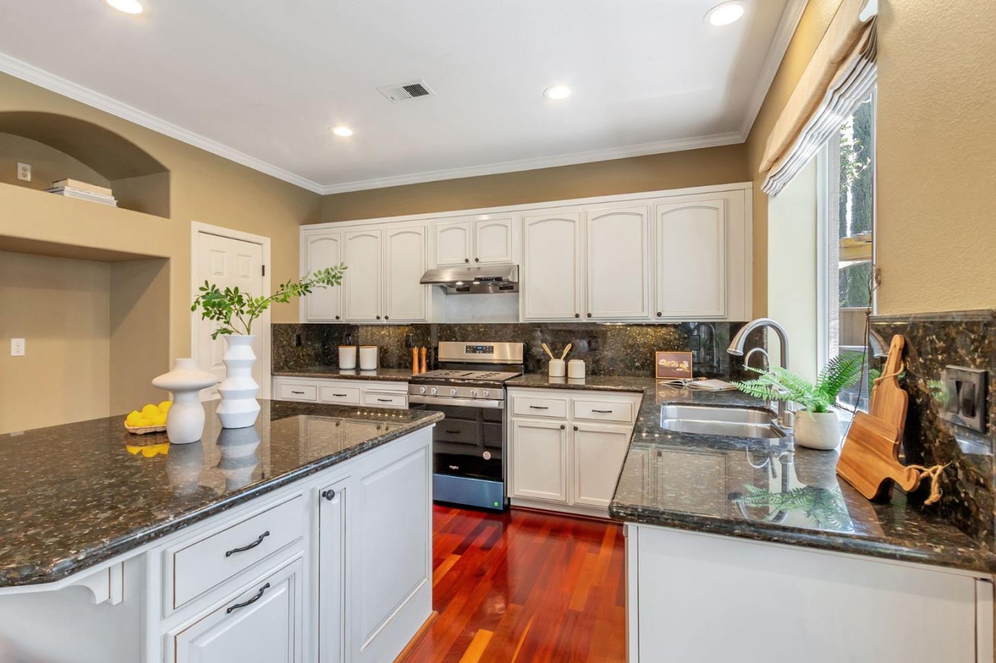 Detail Gallery Image 13 of 60 For 6751 Positano Ln, San Jose,  CA 95138 - 3 Beds | 2/1 Baths