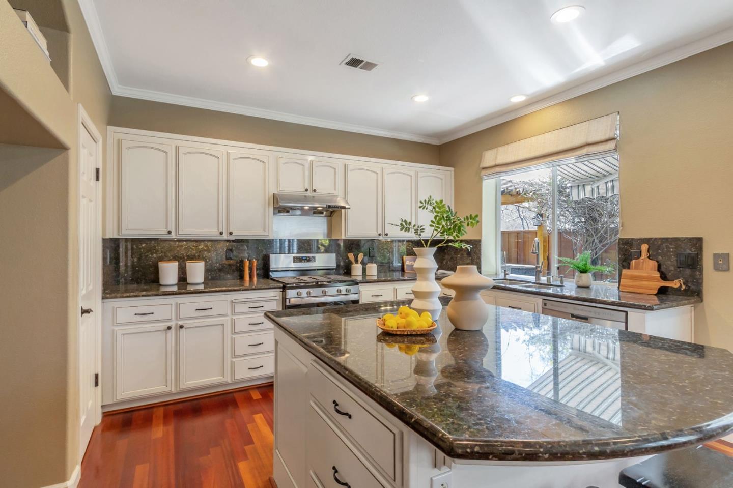 Detail Gallery Image 14 of 60 For 6751 Positano Ln, San Jose,  CA 95138 - 3 Beds | 2/1 Baths