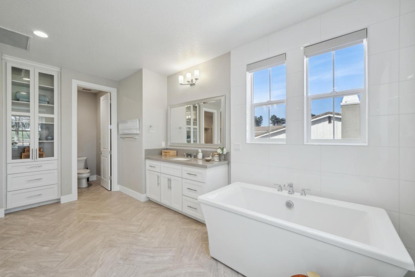 Detail Gallery Image 25 of 73 For 1814 Links Dr, Seaside,  CA 93955 - 4 Beds | 4/1 Baths