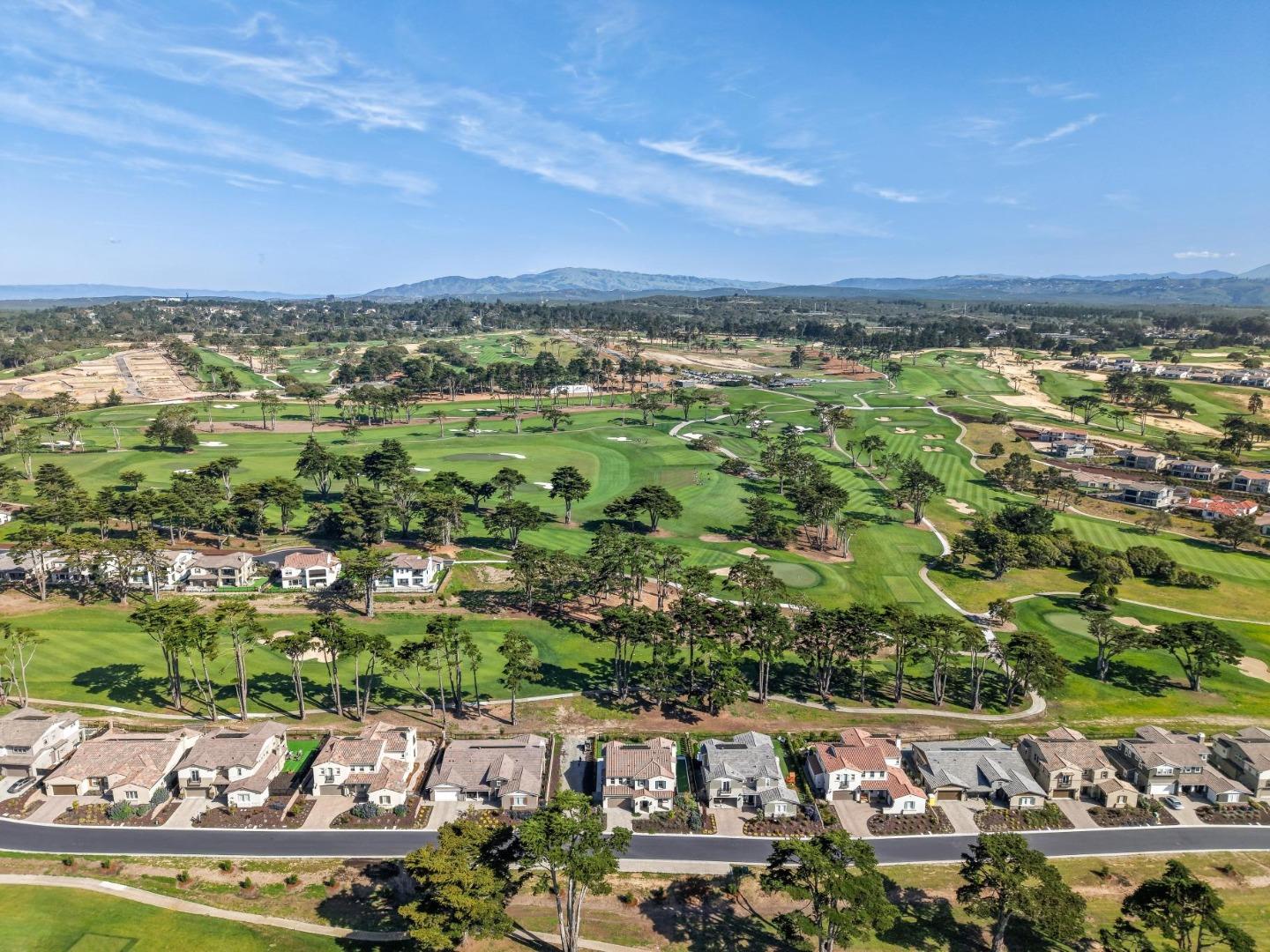 Detail Gallery Image 4 of 73 For 1814 Links Dr, Seaside,  CA 93955 - 4 Beds | 4/1 Baths