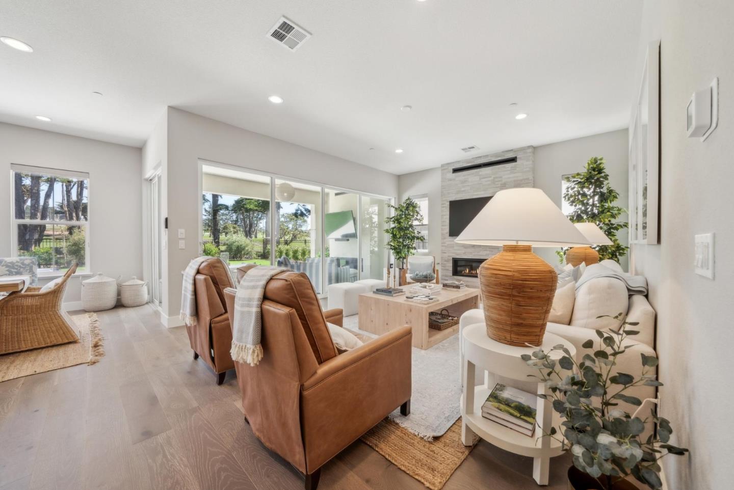Detail Gallery Image 9 of 73 For 1814 Links Dr, Seaside,  CA 93955 - 4 Beds | 4/1 Baths