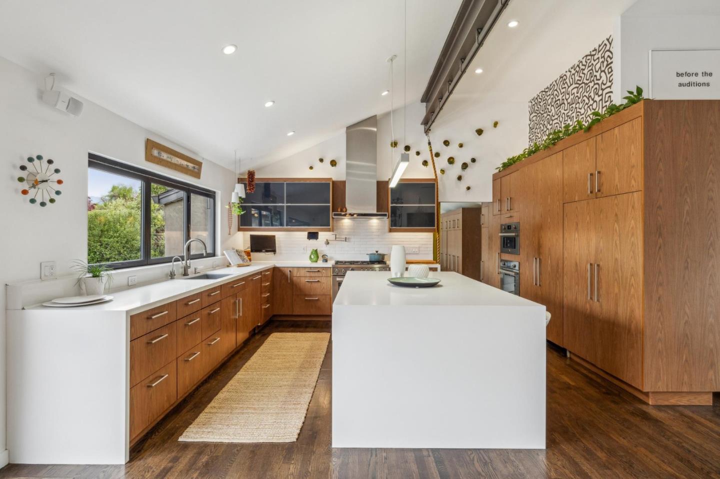 Detail Gallery Image 15 of 76 For 15548 Kavin Ln, Monte Sereno,  CA 95030 - 5 Beds | 3/1 Baths
