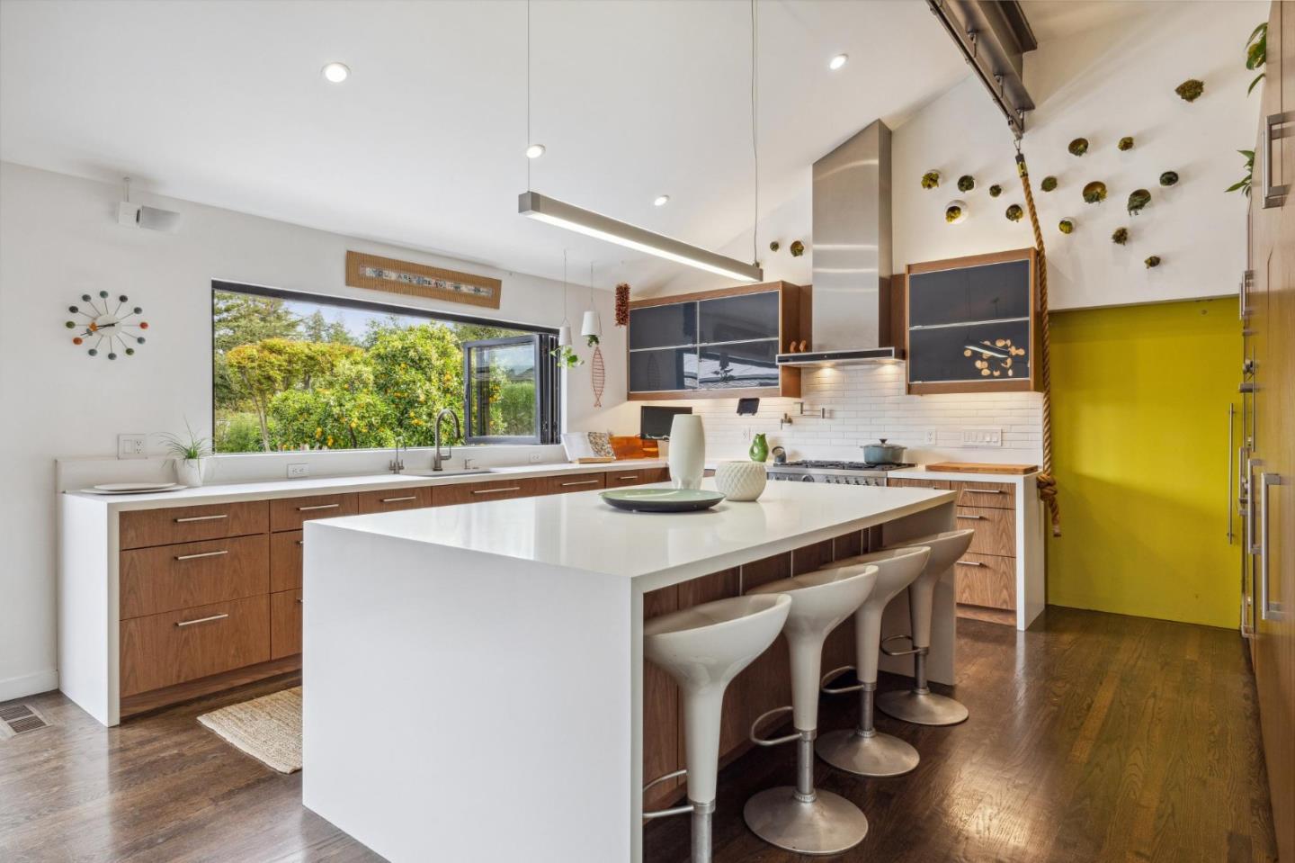 Detail Gallery Image 16 of 76 For 15548 Kavin Ln, Monte Sereno,  CA 95030 - 5 Beds | 3/1 Baths