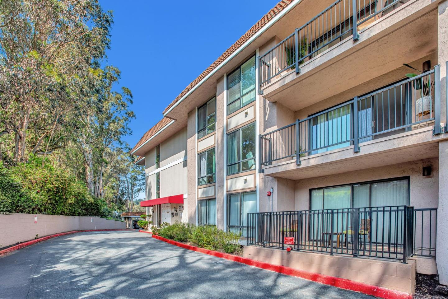 Detail Gallery Image 2 of 34 For 1031 Cherry Ave #81,  San Bruno,  CA 94066 - 3 Beds | 2 Baths