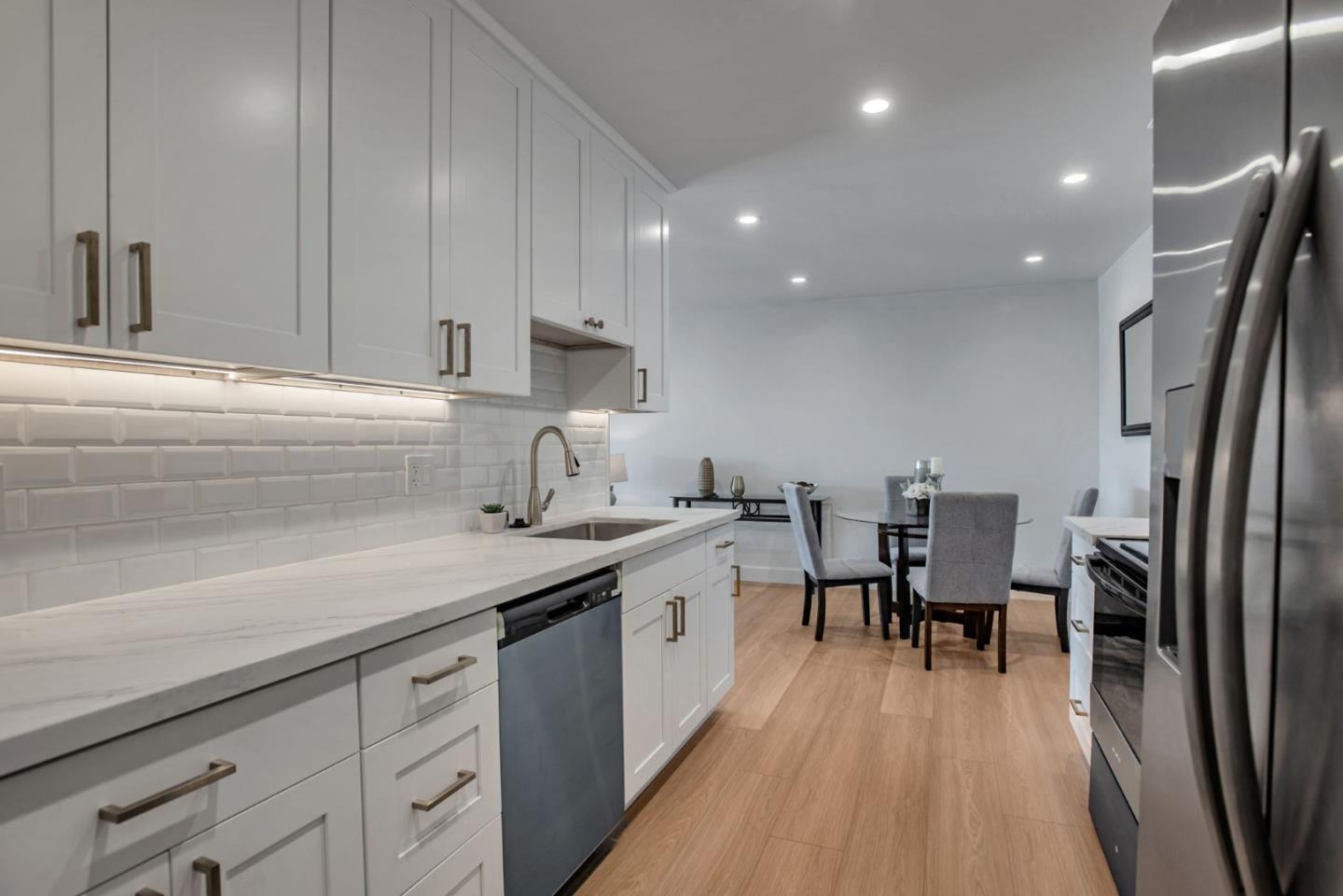 Detail Gallery Image 5 of 34 For 1031 Cherry Ave #81,  San Bruno,  CA 94066 - 3 Beds | 2 Baths