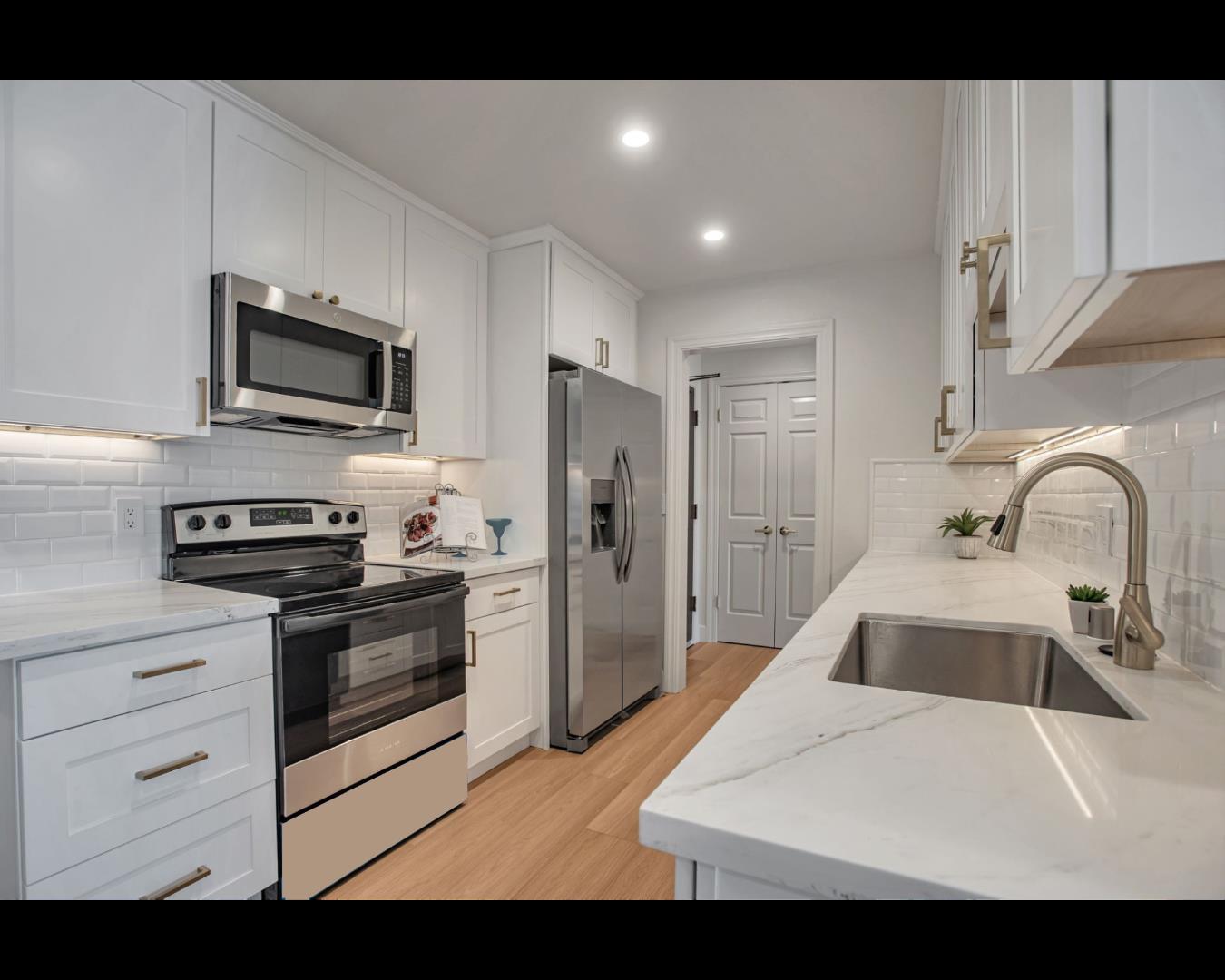 Detail Gallery Image 7 of 34 For 1031 Cherry Ave #81,  San Bruno,  CA 94066 - 3 Beds | 2 Baths