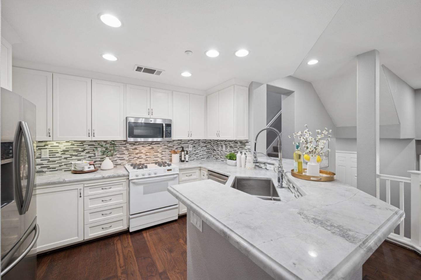 Detail Gallery Image 17 of 56 For 853 Georgetown Pl, San Jose,  CA 95126 - 3 Beds | 3 Baths