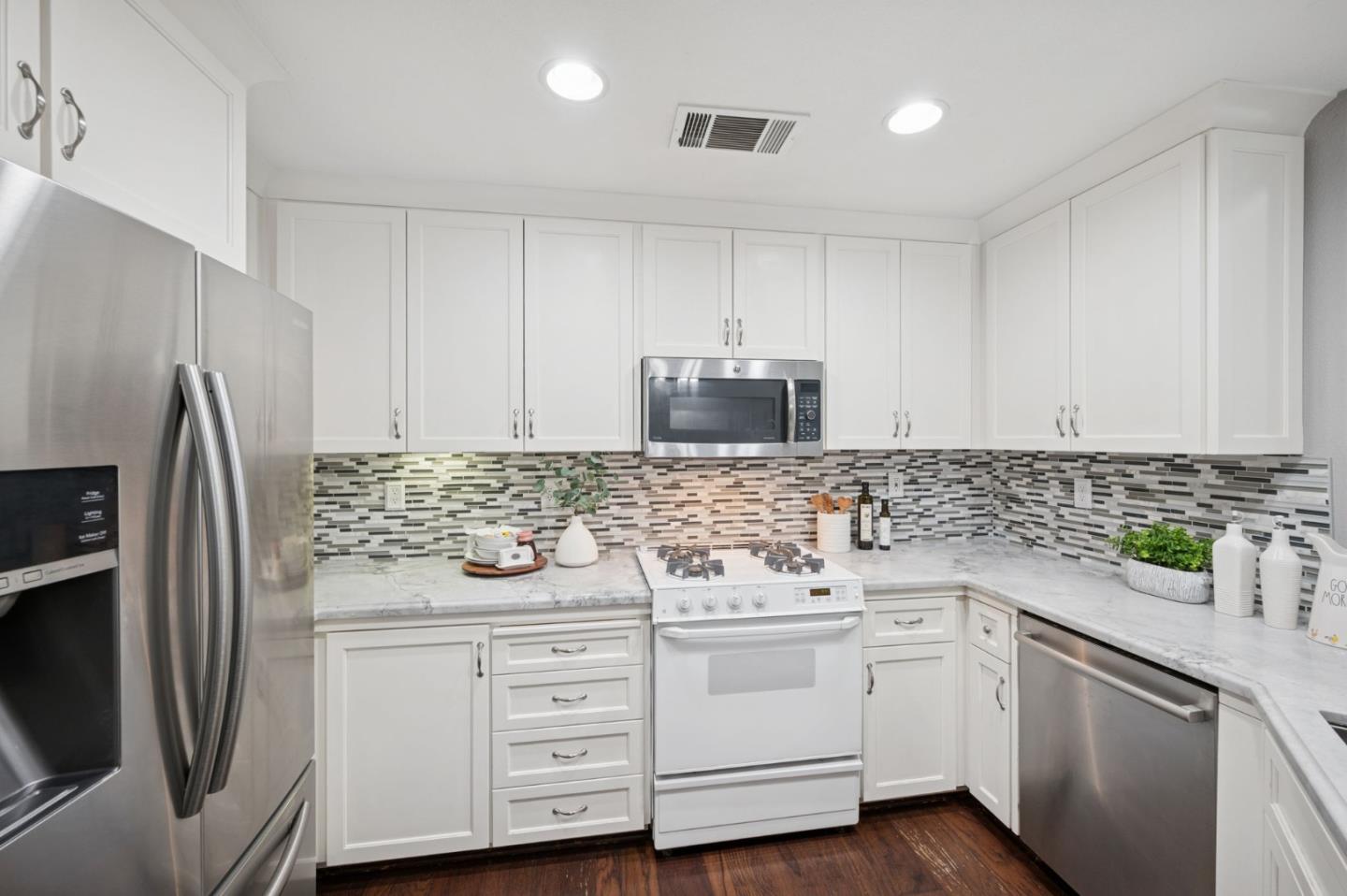 Detail Gallery Image 18 of 56 For 853 Georgetown Pl, San Jose,  CA 95126 - 3 Beds | 3 Baths