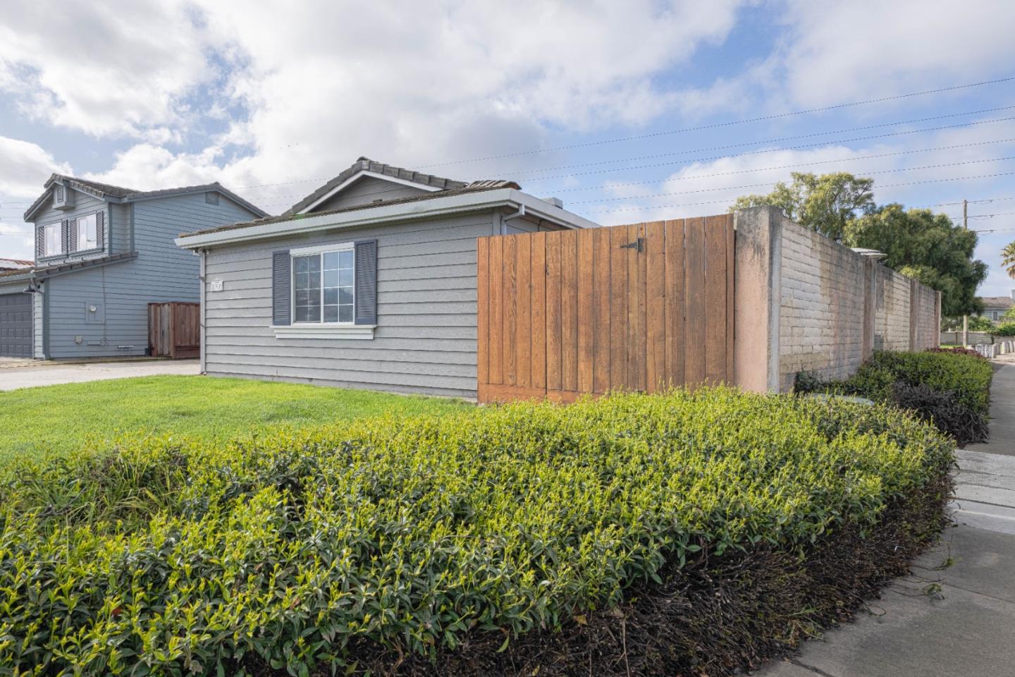 Detail Gallery Image 2 of 37 For 890 Sloat Dr, Salinas,  CA 93907 - 3 Beds | 2 Baths