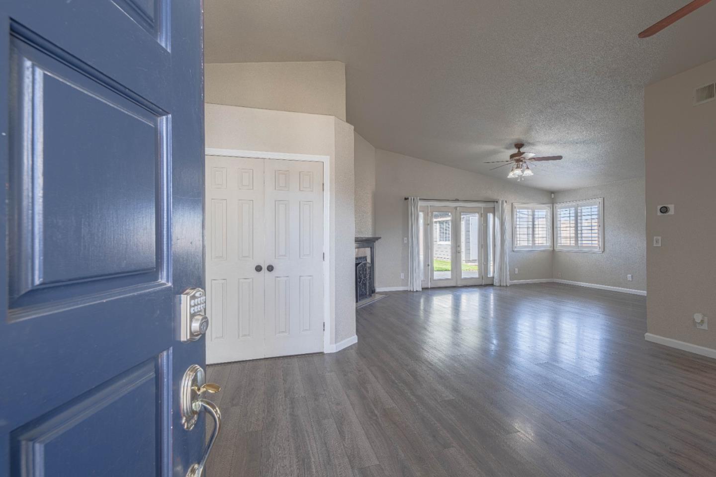 Detail Gallery Image 3 of 37 For 890 Sloat Dr, Salinas,  CA 93907 - 3 Beds | 2 Baths