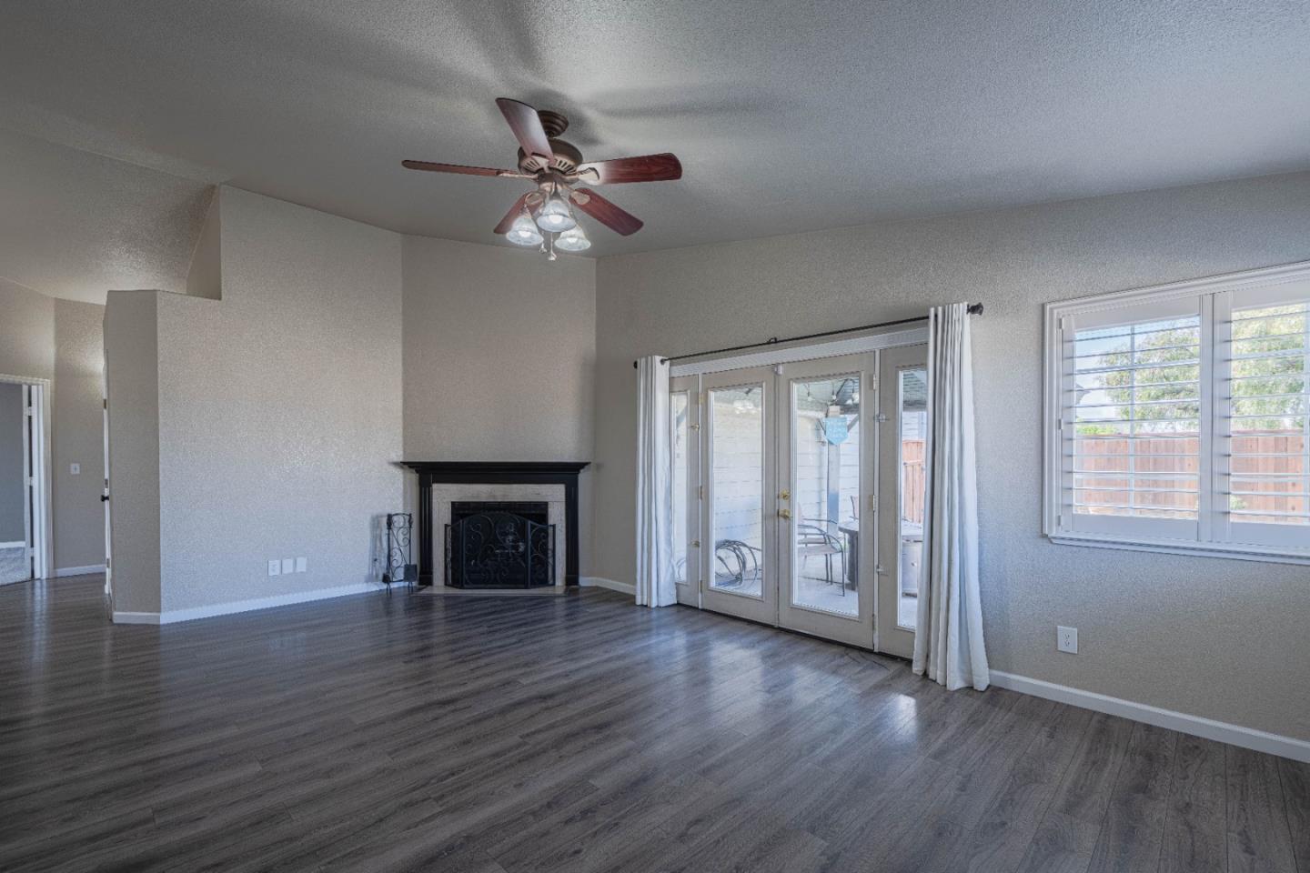 Detail Gallery Image 5 of 37 For 890 Sloat Dr, Salinas,  CA 93907 - 3 Beds | 2 Baths