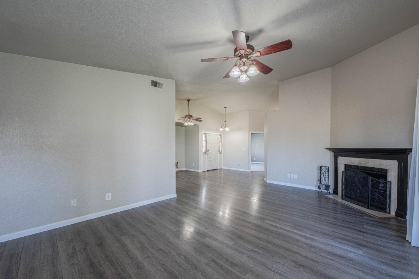 Detail Gallery Image 6 of 37 For 890 Sloat Dr, Salinas,  CA 93907 - 3 Beds | 2 Baths