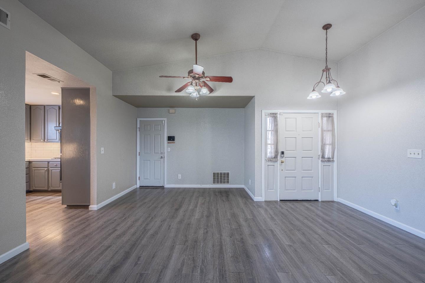 Detail Gallery Image 7 of 37 For 890 Sloat Dr, Salinas,  CA 93907 - 3 Beds | 2 Baths