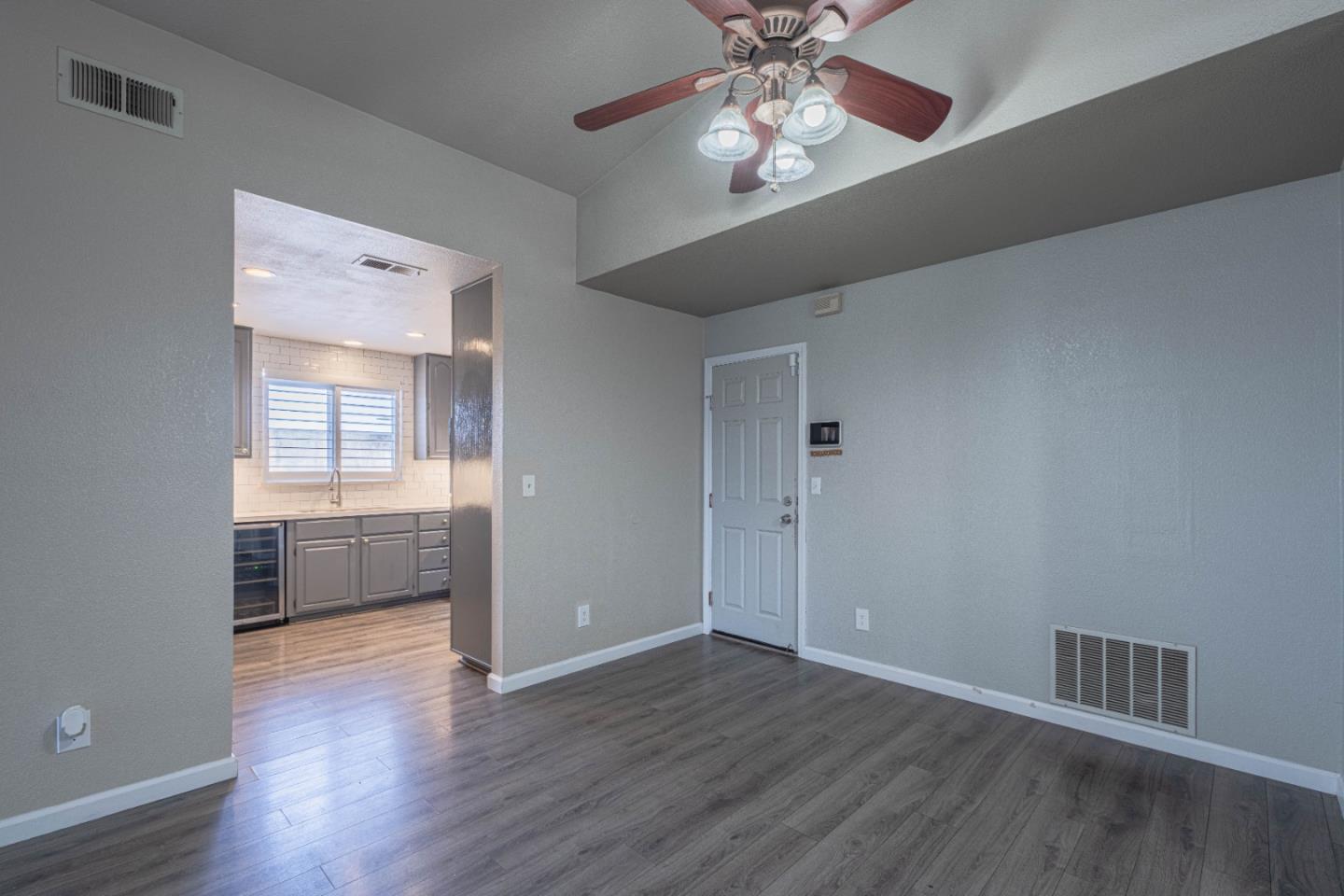 Detail Gallery Image 8 of 37 For 890 Sloat Dr, Salinas,  CA 93907 - 3 Beds | 2 Baths