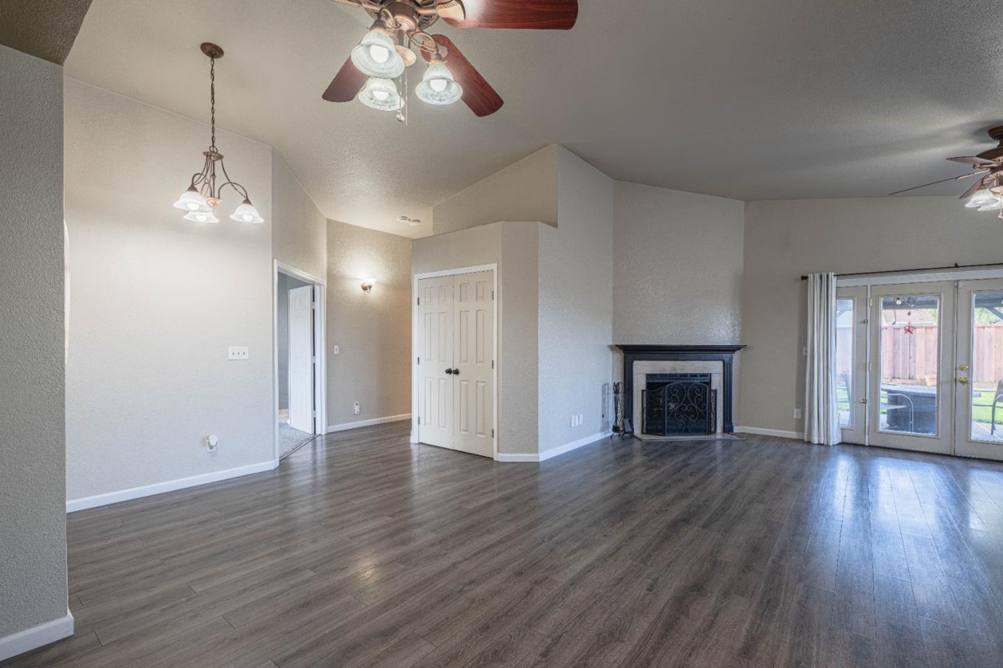 Detail Gallery Image 9 of 37 For 890 Sloat Dr, Salinas,  CA 93907 - 3 Beds | 2 Baths