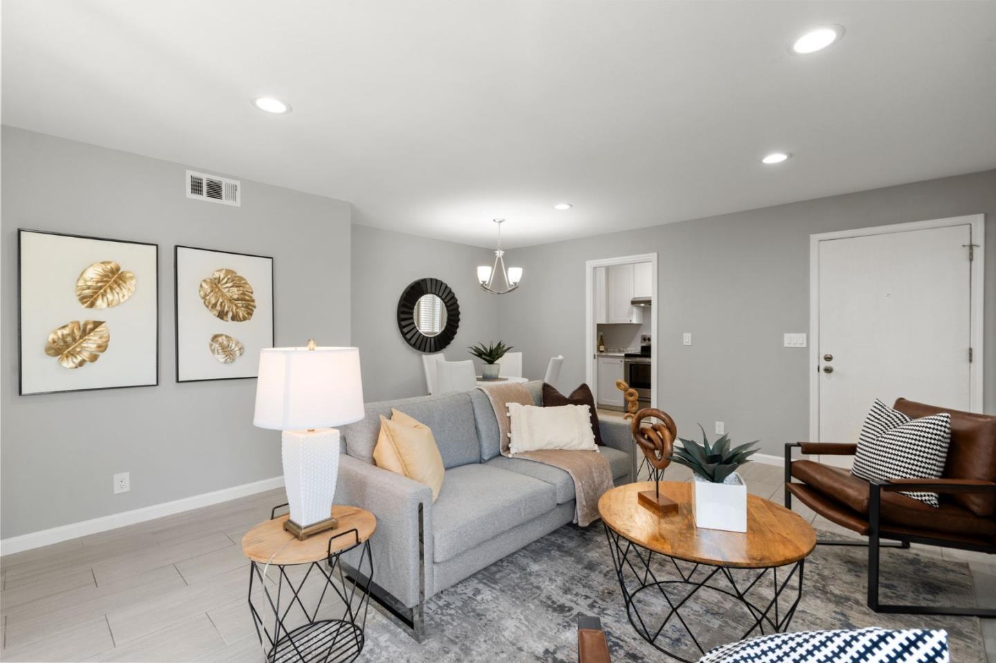 Detail Gallery Image 2 of 22 For 95 Rancho Dr #C,  San Jose,  CA 95111 - 2 Beds | 2 Baths