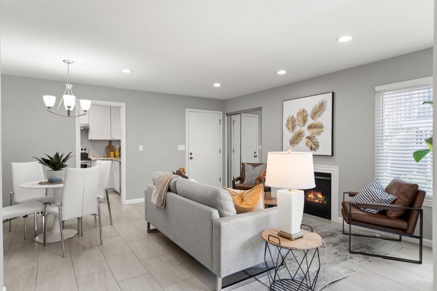 Detail Gallery Image 3 of 22 For 95 Rancho Dr #C,  San Jose,  CA 95111 - 2 Beds | 2 Baths
