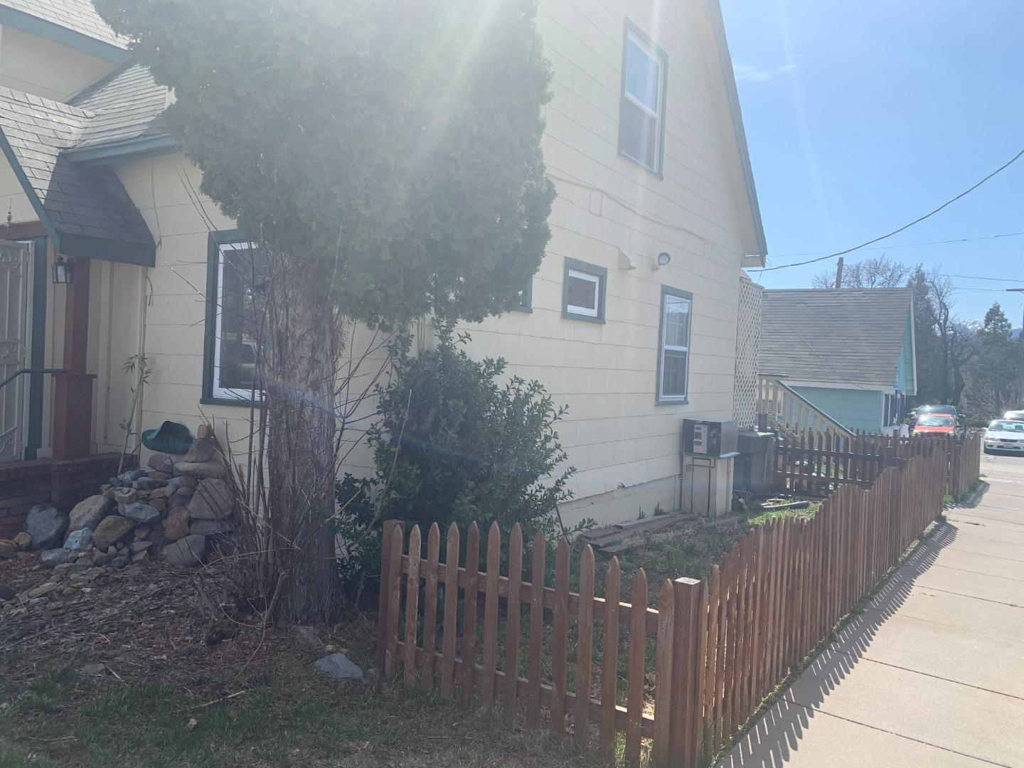 531 531 Chestnut Street Street, Mount Shasta, CA, 96067