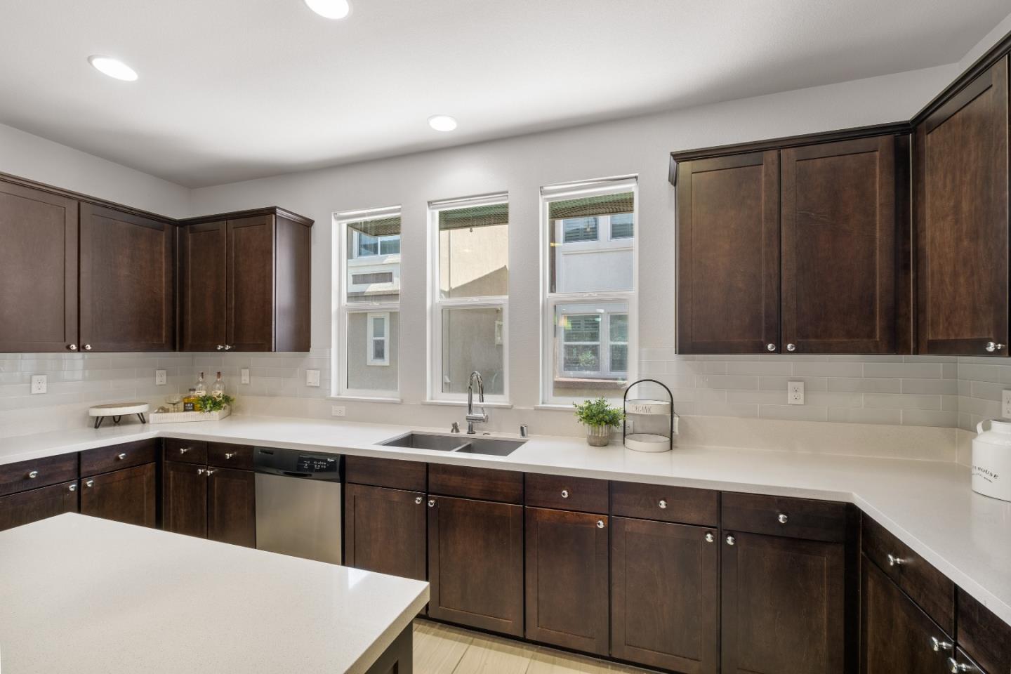 Detail Gallery Image 14 of 50 For 1537 Lee Pl, San Jose,  CA 95131 - 4 Beds | 3/1 Baths