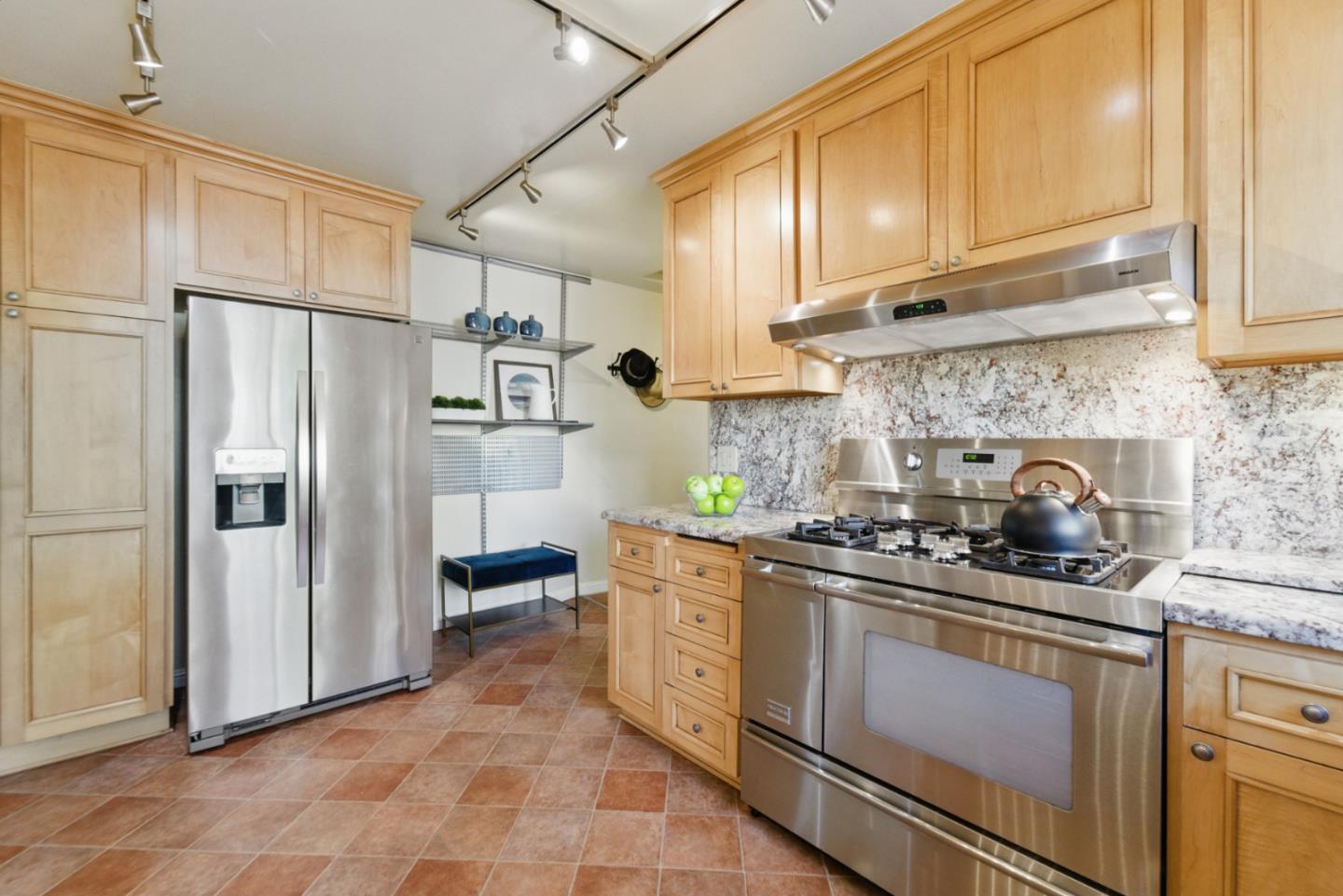 Detail Gallery Image 12 of 28 For 136 S Claremont Ave, San Jose,  CA 95127 - 2 Beds | 1 Baths