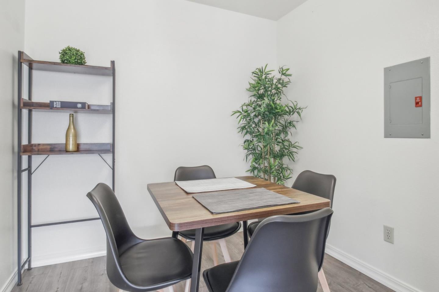 Detail Gallery Image 11 of 28 For 711 S Bayshore Blvd #23,  San Mateo,  CA 94401 - 2 Beds | 1 Baths