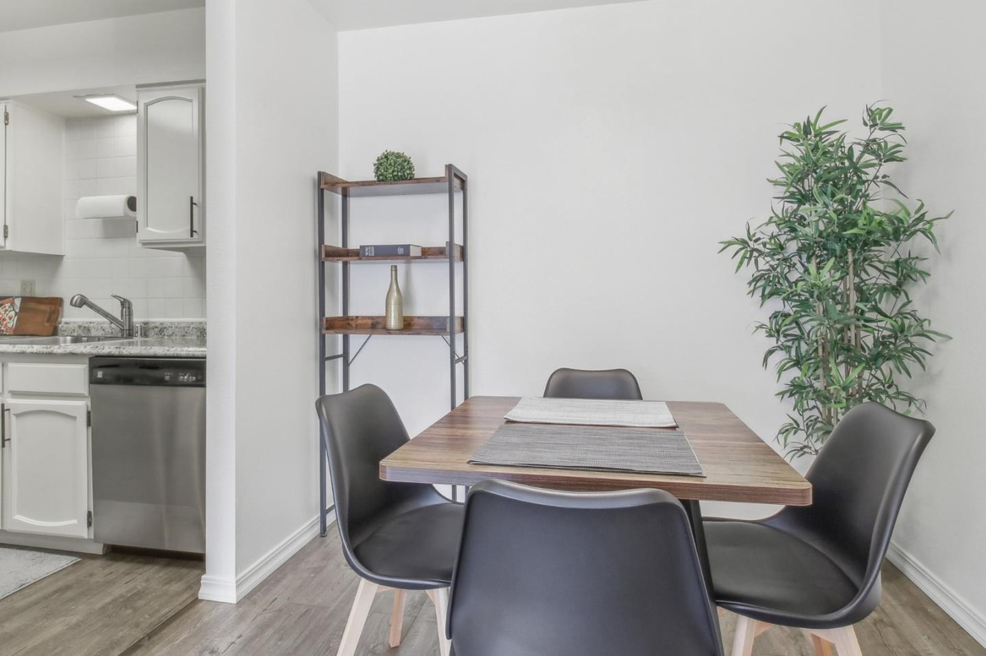 Detail Gallery Image 13 of 28 For 711 S Bayshore Blvd #23,  San Mateo,  CA 94401 - 2 Beds | 1 Baths